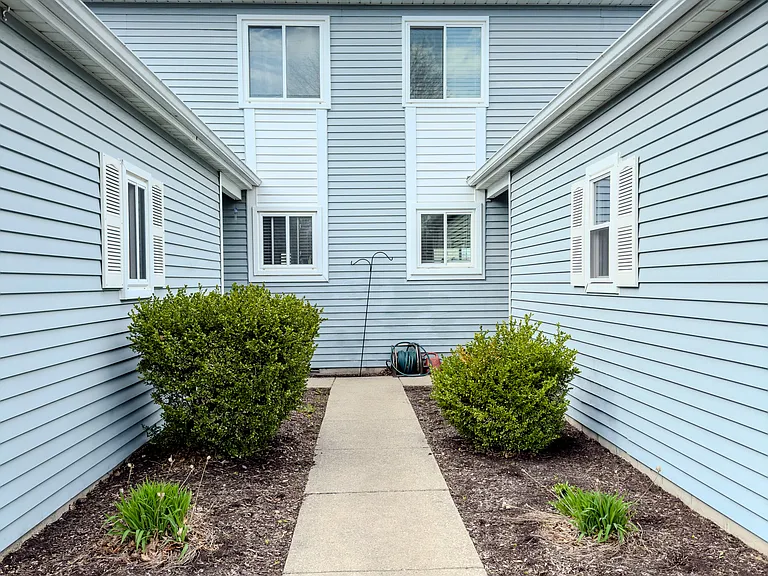 6104 Red Oak Dr #3 — Photo 1