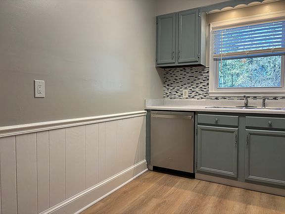 5th image of 514 N College St