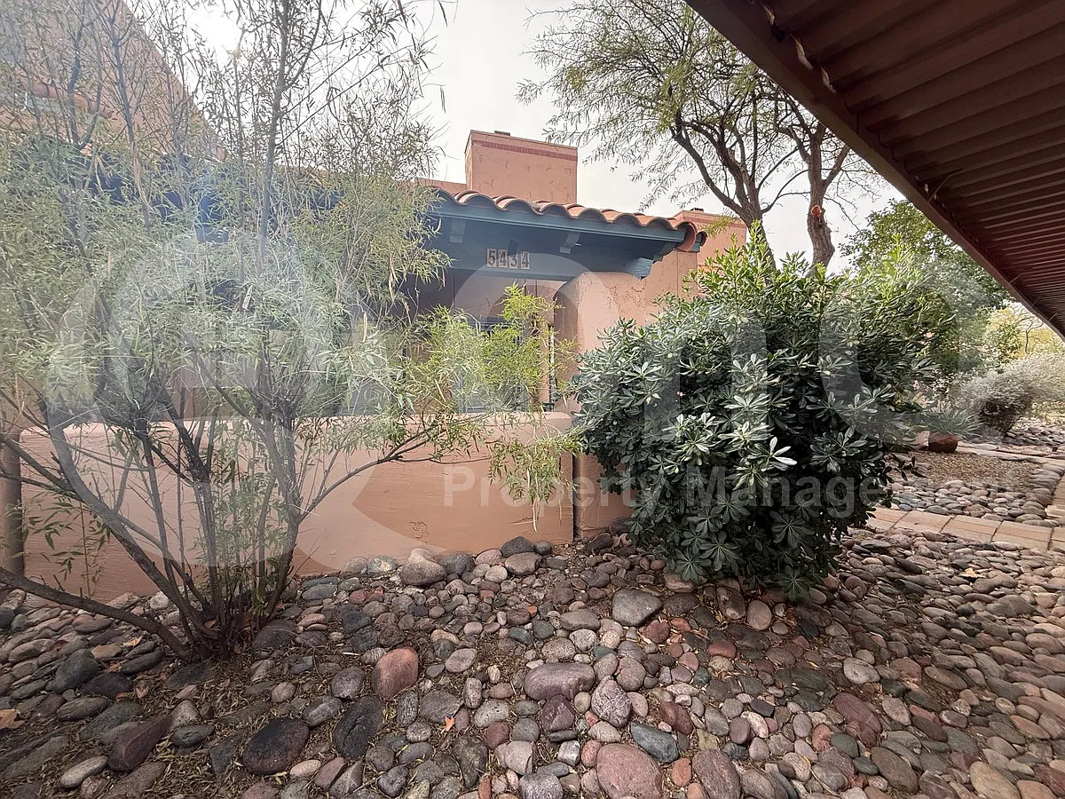 2 bed, 2.0 bath, 1094 sqft, $1,600 — Photo 4