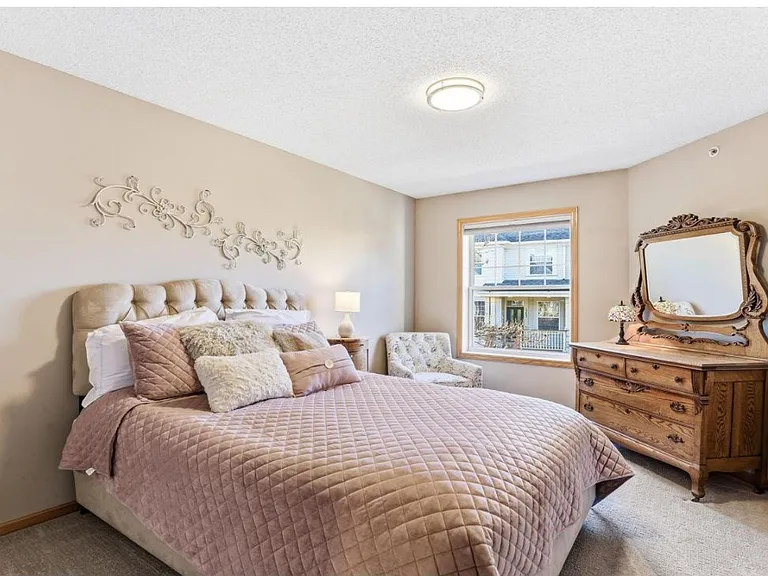 Second bedroom or office space (does not come furnished)