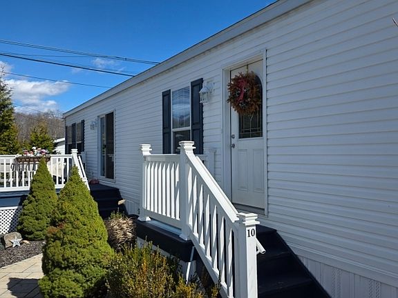 4th image of 10 Makepeace Dr #10