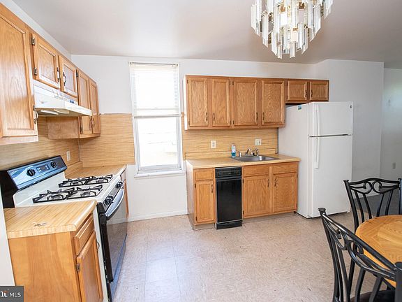 5th image of 422 W Huntingdon St