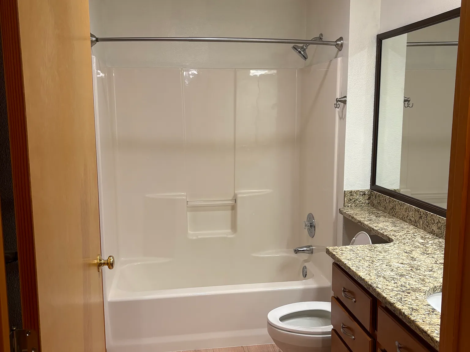 2 bed, 825 sqft, $1,950 — Photo 3