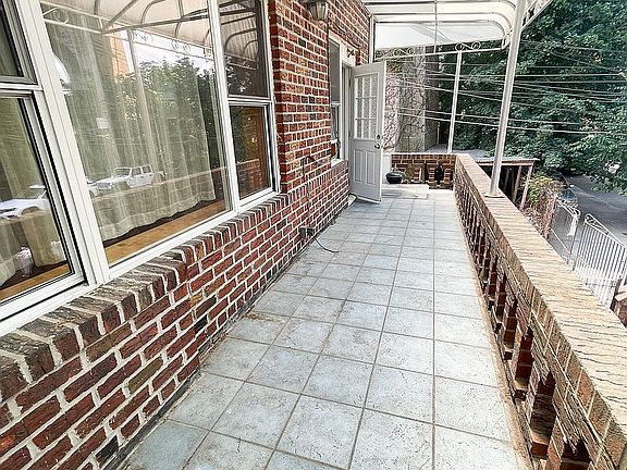 5th image of 2247 28th St APT 2