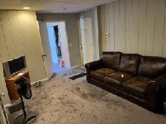 3rd image of 407 N Clinton St Unit B