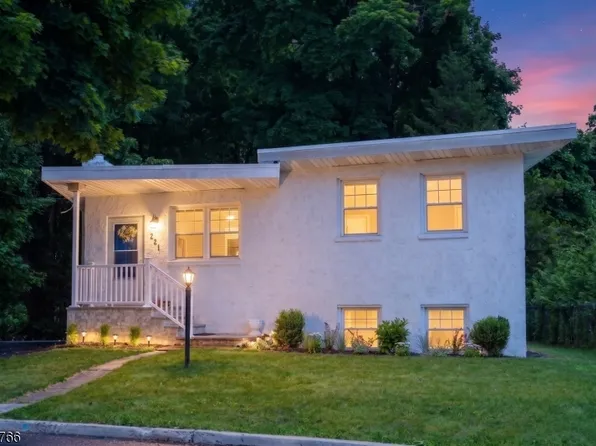 221 Lakeview Dr, Ridgewood Village, NJ 07450