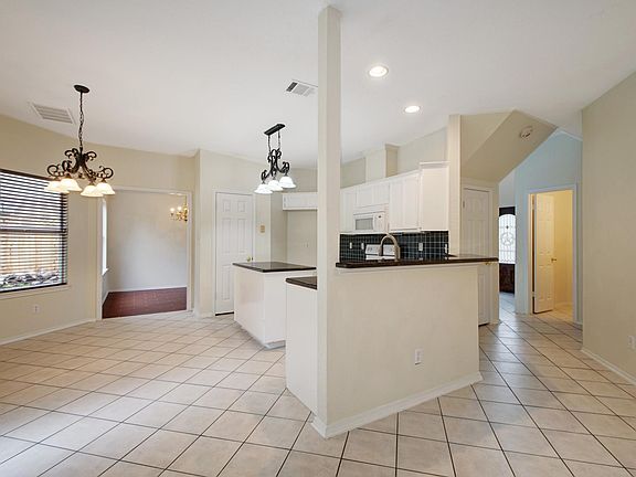 4th image of 1736 Woods Blvd
