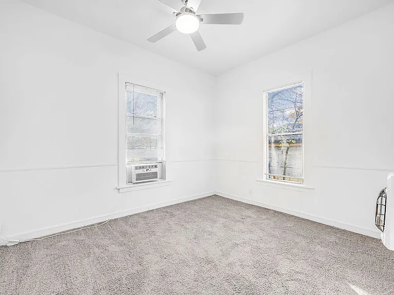 526 W Munson St #1 — Photo 7