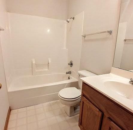 3rd image of 4012 Beacon Hill Ct