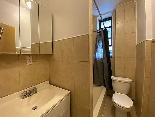 5th image of 49 Clarkson Ave APT 2H