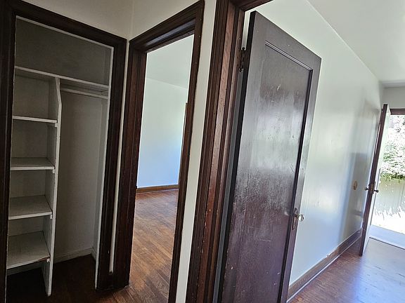 2nd image of 526 Connell Ave #1/2