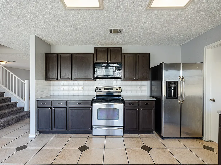 1240 Dexford Dr — Photo 3