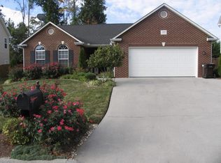 1520 Crescent Oaks Ln, Lenoir City, TN 37772