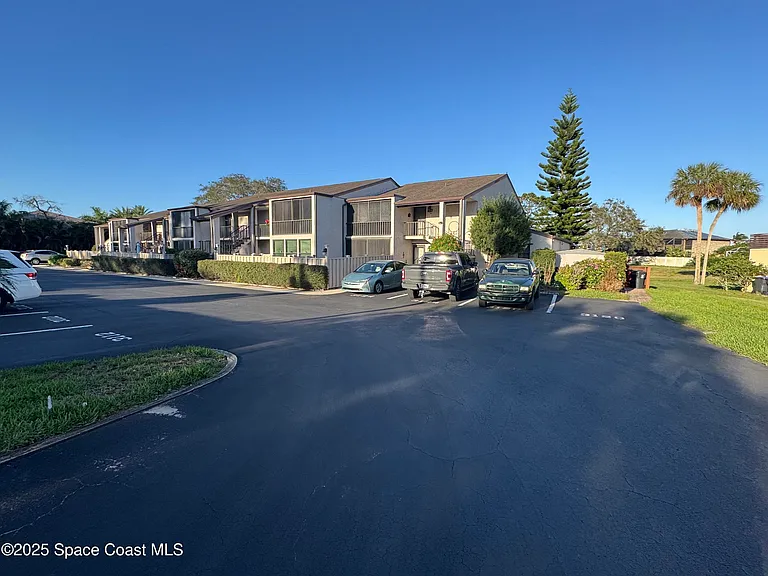 3124 Finsterwald Dr — Photo 2