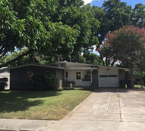 2nd image of 222 Schmeltzer Ln