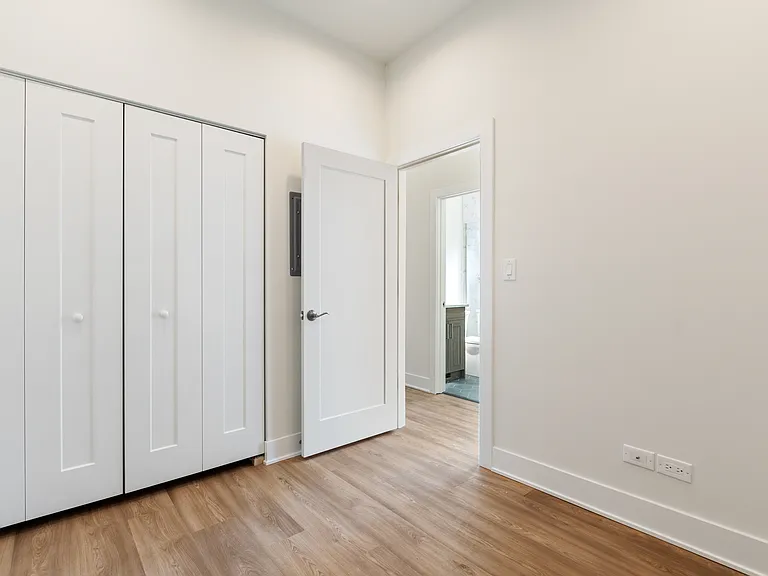 2833 N Whipple St #1R — Photo 10