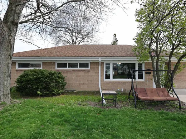 1631 Manitowoc AVENUE, South Milwaukee, WI 53172