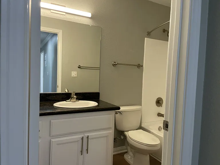 Villa Serrano Apartment Homes — Photo 40