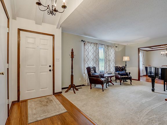 3rd image of 510 Pheasant Run