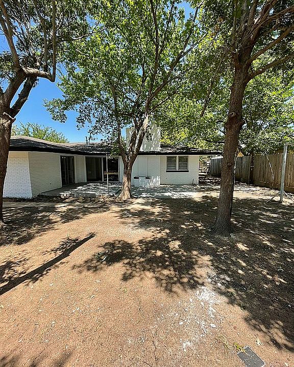 1st image of 714 NW 35th Pl