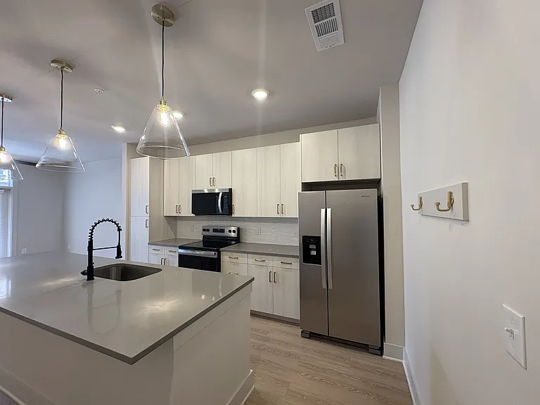 District on the Etowah Apartments — Photo 842