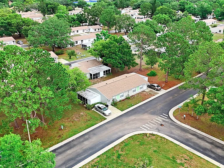 Palm Lake Village Apartments — Photo 7