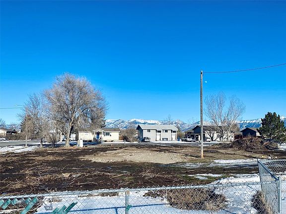 2nd image of 802 Silverbow Ave