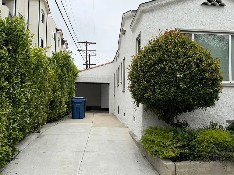 5907 Pickford St — Photo 28