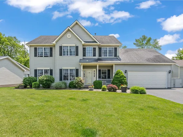 16 Leah Ln, North Chili, NY 14514