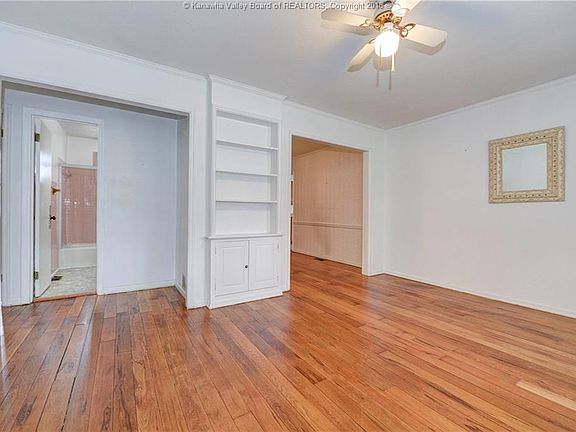 2nd image of 4605 Washington Ave SE