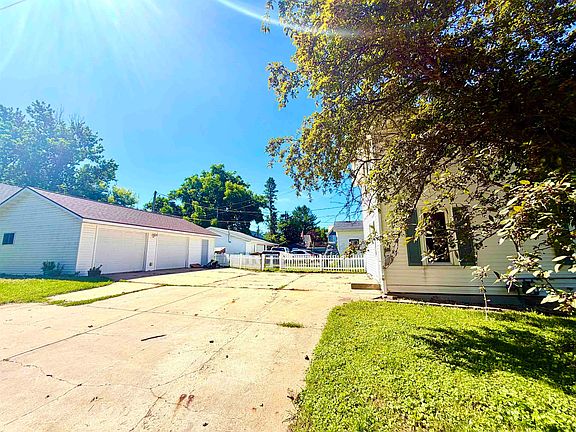 3rd image of 697 N Central Ave