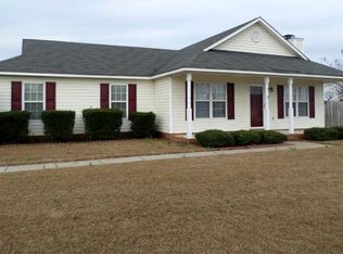 166 Cavalier Dr, Raeford, NC 28376