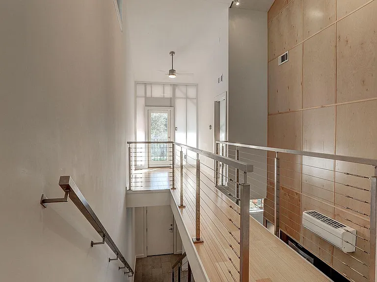 1613 W University Ave — Photo 12