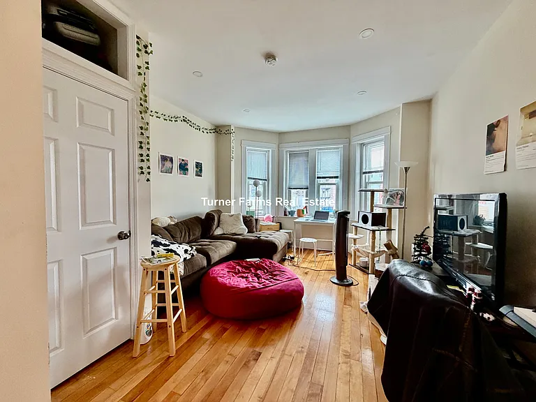 215 Harvard Ave — Photo 1