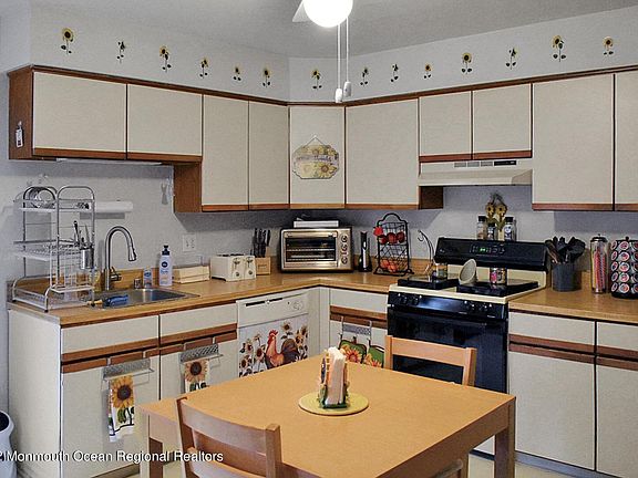 3rd image of 704 Bounty Ct APT 4DC
