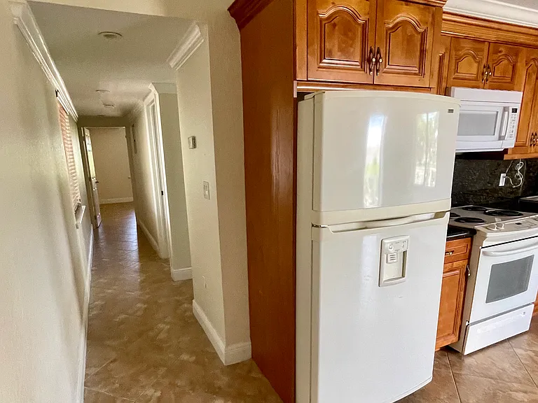 156 Marina Ave — Photo 10