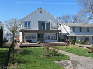 4583 Allen Cove Rd, Luna Pier, MI 48157