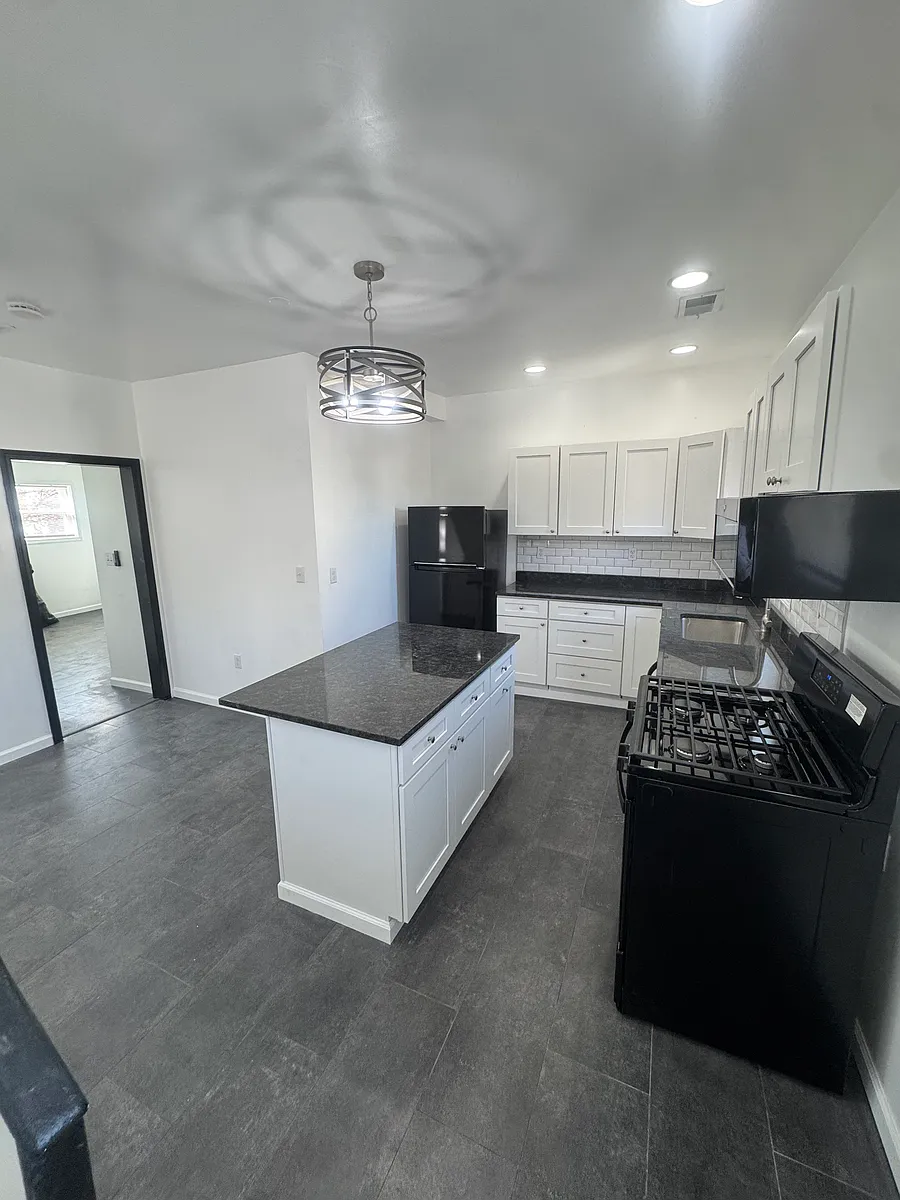 Building Photo - 403 Boggs Ave #2
