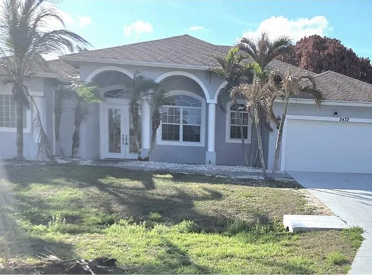 2472 SW Valnera St — Photo 1