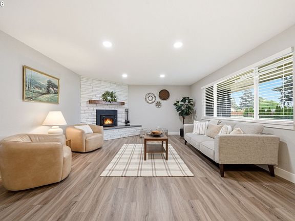 5th image of 3920 NE Pacific Way