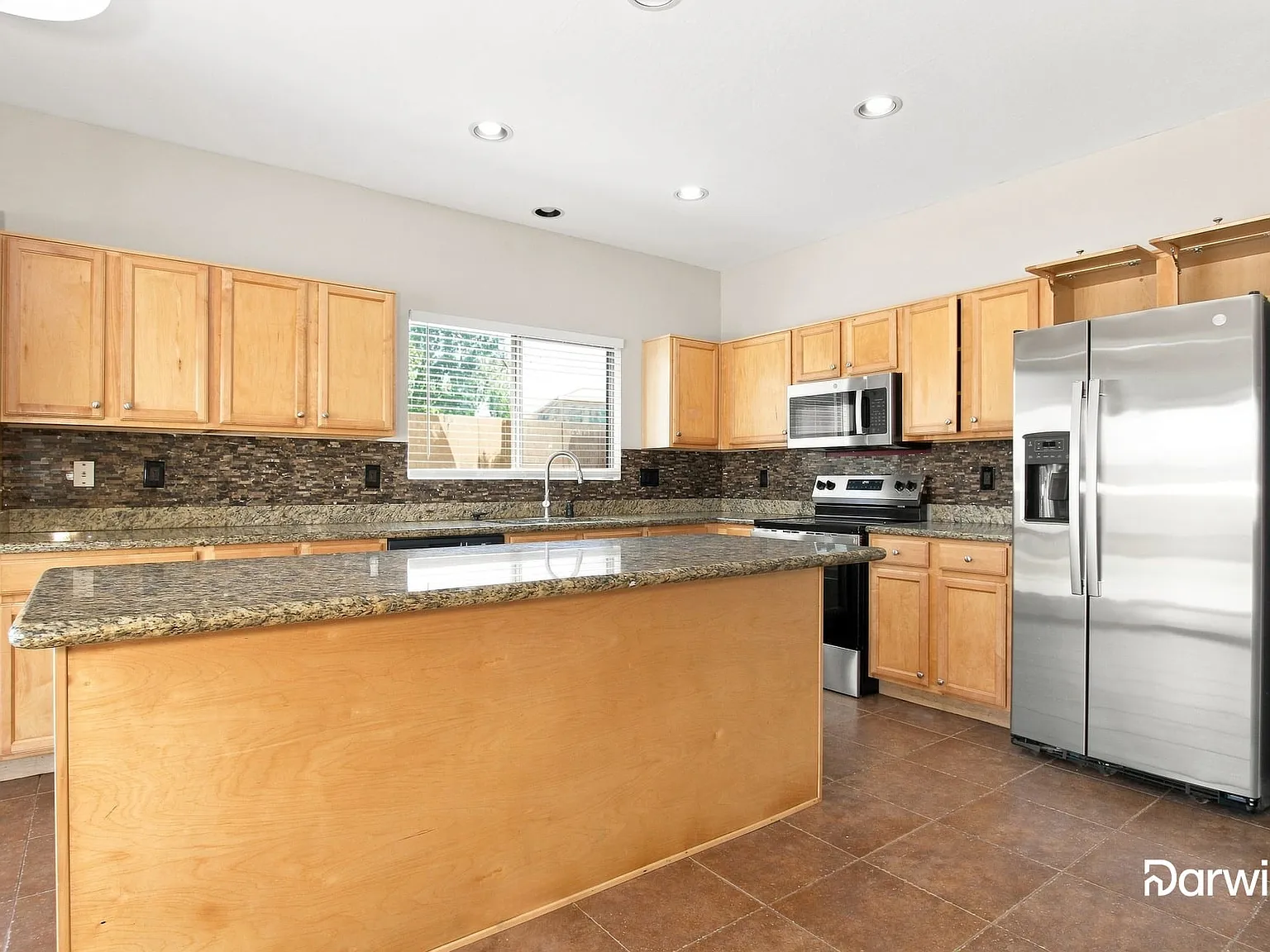5 bed, 3.0 bath, 2634 sqft, $2,590 — Photo 2