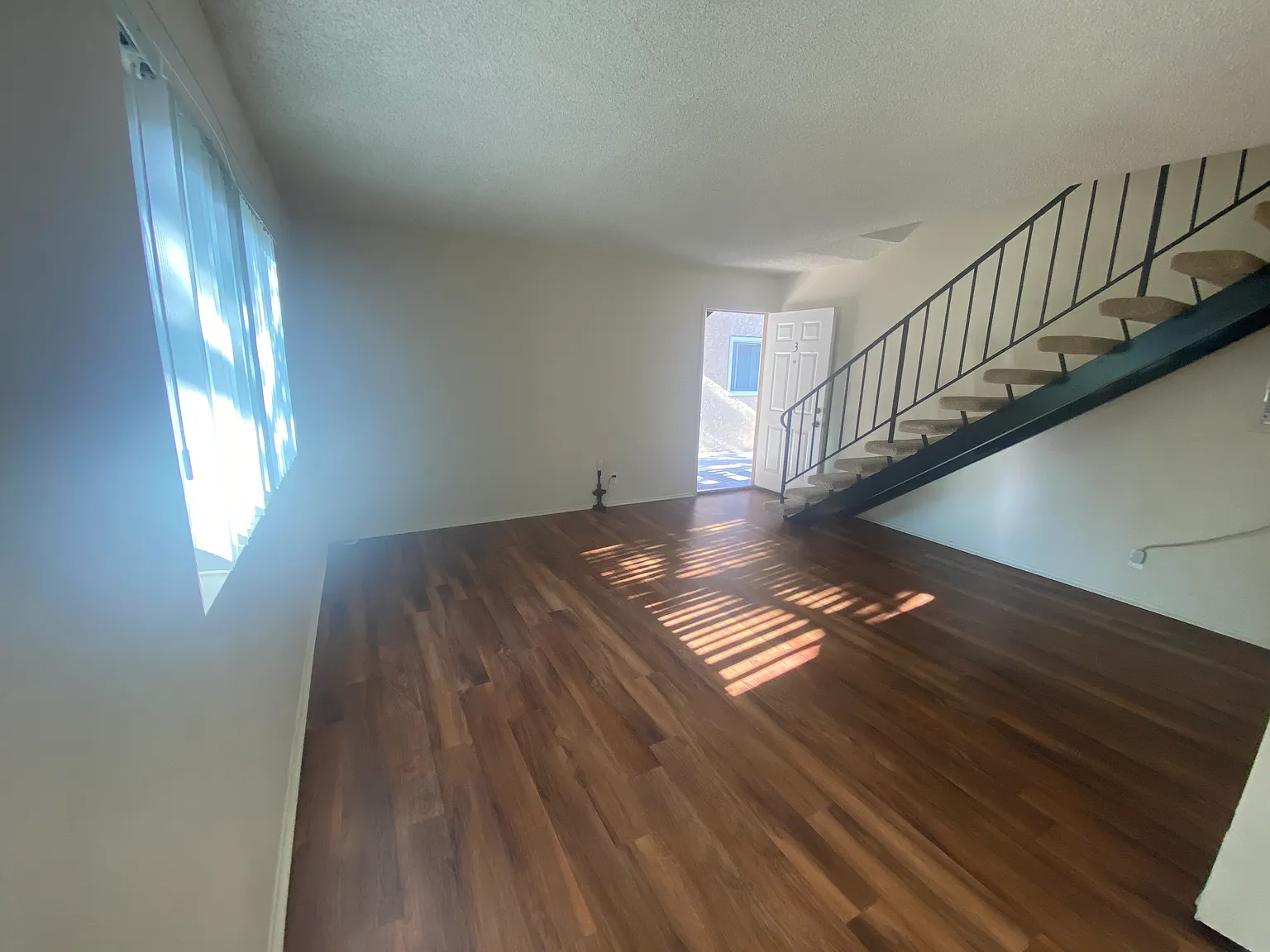 2 bed, 1.5 bath, 900 sqft, $2,850 — Photo 3