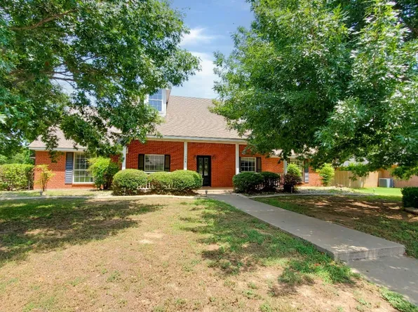 1708 Quail Holw, Cleburne, TX 76033