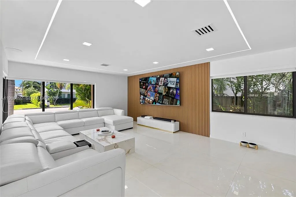 4 bed, 2.5 bath, 2676 sqft, $19,000 — Photo 3