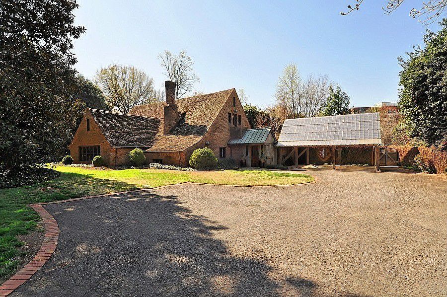2nd image of 3525 Governors Ln
