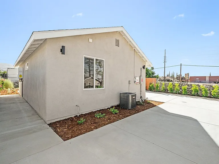 Malachite Ave. - 1318 — Photo 3