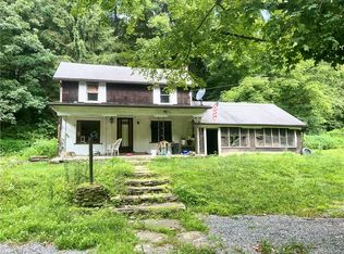 4518 Hollow Rd, New Castle, PA 16101