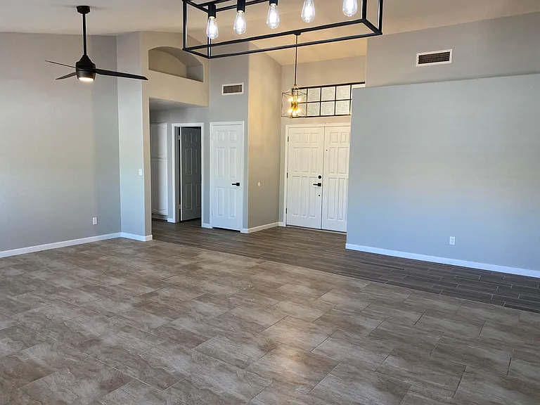 10938 W Bermuda Dr — Photo 11