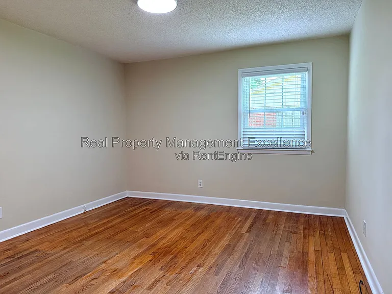 415 W 2nd St — Photo 26