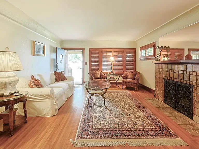 1027 Encino Row — Photo 5